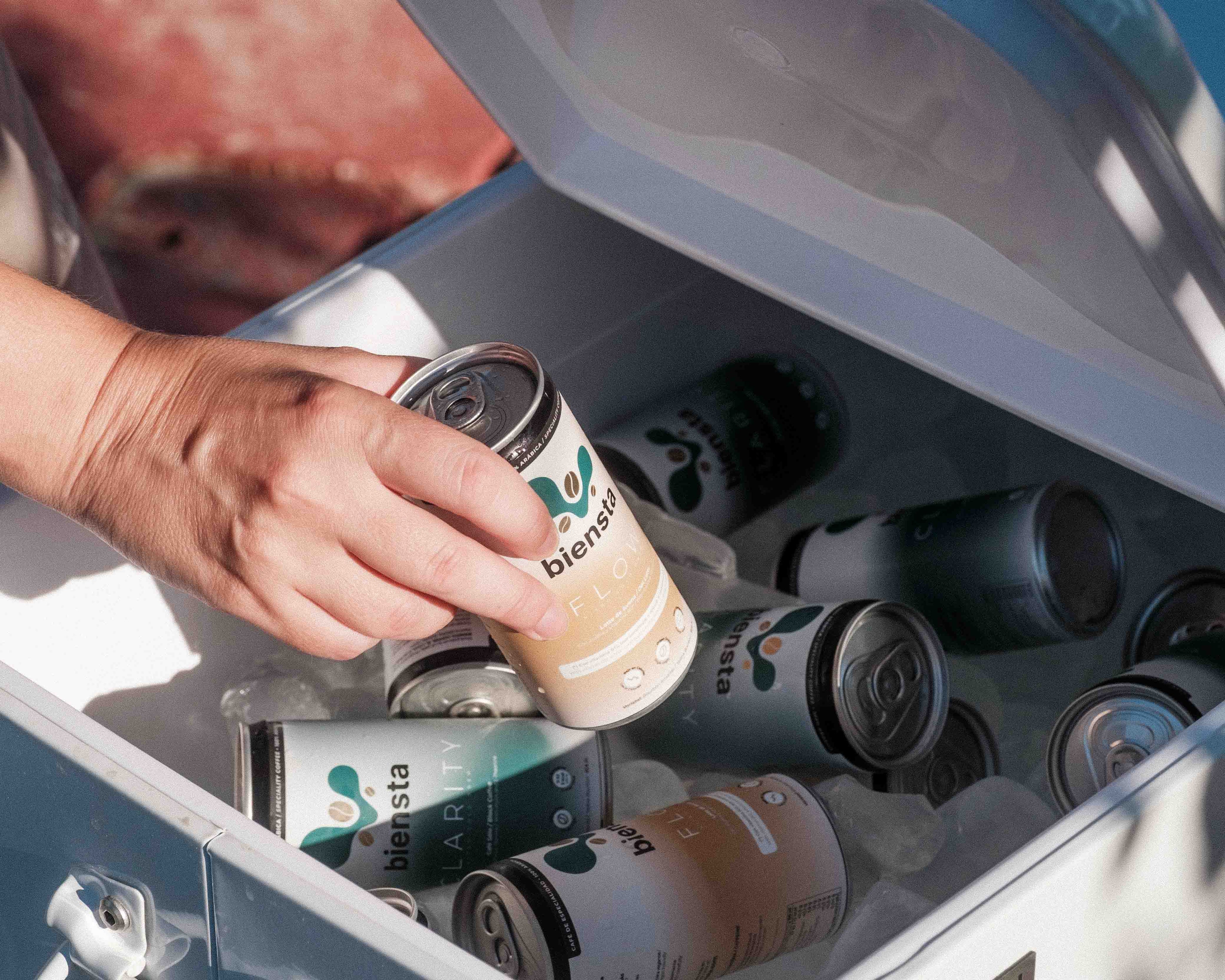 Rituales con café frío: pequeños momentos que ordenan tu energía - biensta